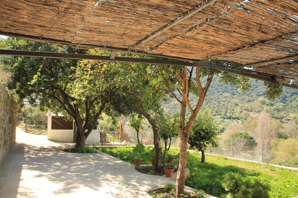 Hostal La Fuente De El Nacimiento Benamahoma Exterior foto