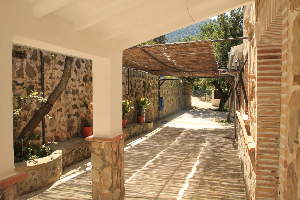 Hostal La Fuente De El Nacimiento Benamahoma Exterior foto
