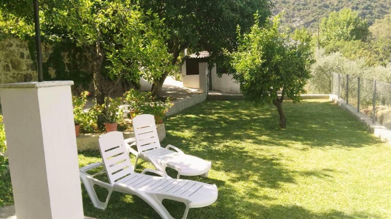 Hostal La Fuente De El Nacimiento Benamahoma Exterior foto